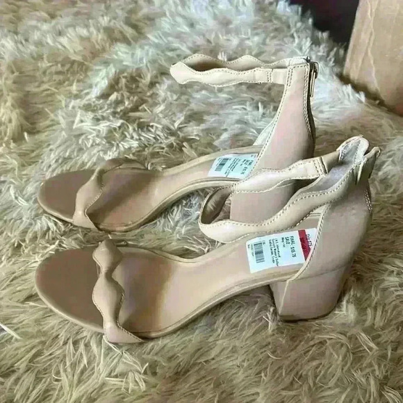 NWOB Inc sandals - Picture 4 of 5